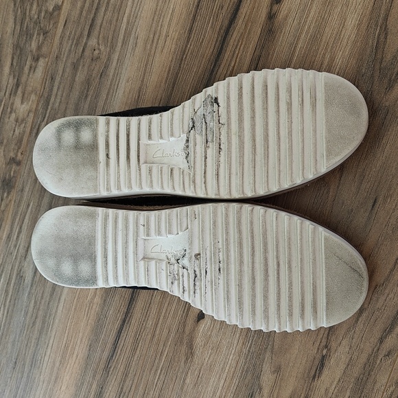 Like new Clark\'s suede espadrille flats
